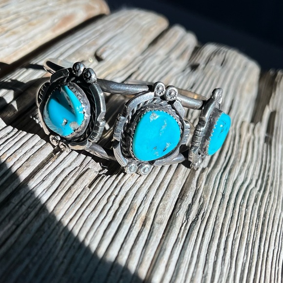 Vintage Navajo Turquoise Sterling Silver Cuff, Artist Marked - Picture 5 of 13